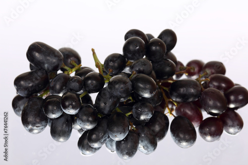 bunch of grapes purple