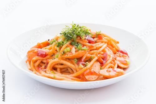 The spaghetti on a white plate.