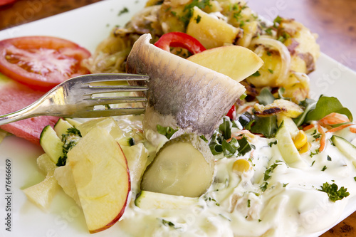 Matjes Hering mit Jopghurtdressing, Früchten und Bratkartoffeln photo