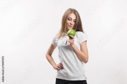 girl wirh apple