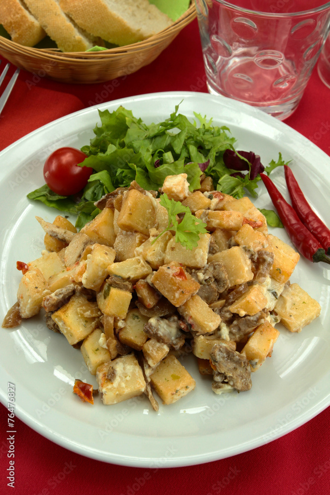 poêlée de pommes de terre et viande émincées poêlée de pommes de terre et viande émincées