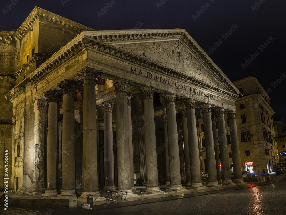 pantheon by night in rome