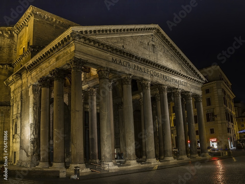 pantheon by night in rome