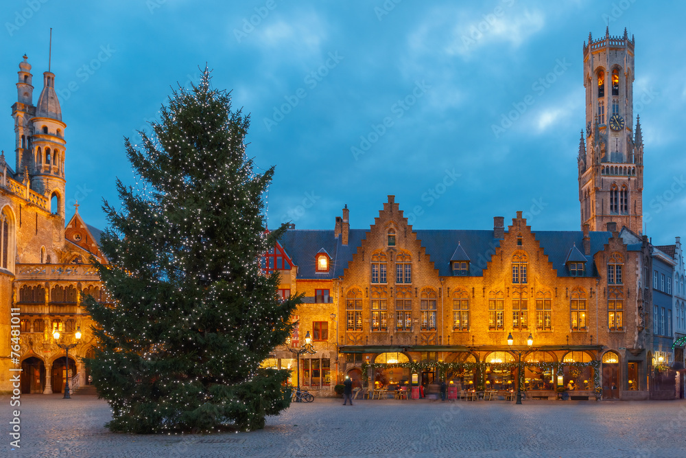 Fototapeta premium Cityscape with the Christmas Burg Square in Bruges