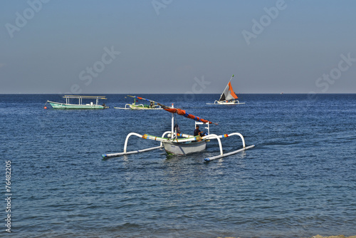 Indonesia, Lombok, Sengiggi: mare e barche photo