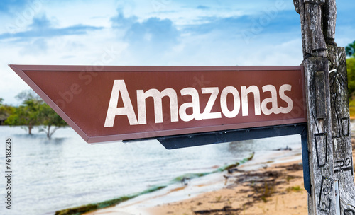 Amazonas wooden sign with a lake background © gustavofrazao