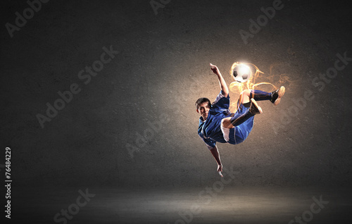 Football player © Sergey Nivens