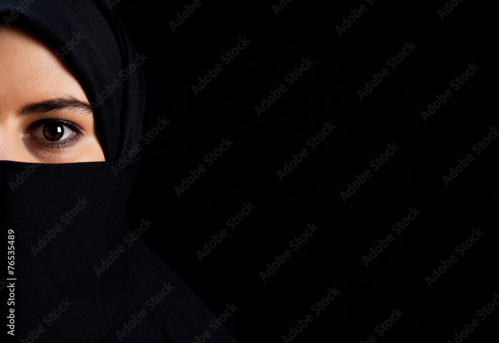 Naklejka premium Muslim face on black background