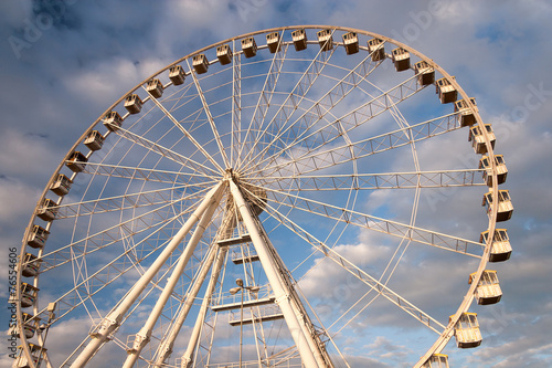 Observation wheel