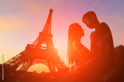 Romantic lovers with eiffel tower © ryanking999