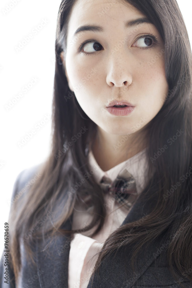 制服姿の女子学生の表情 制服姿の女子学生の表情