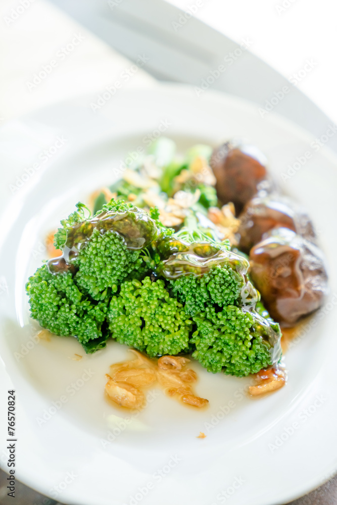 broccoli with oyster sauce