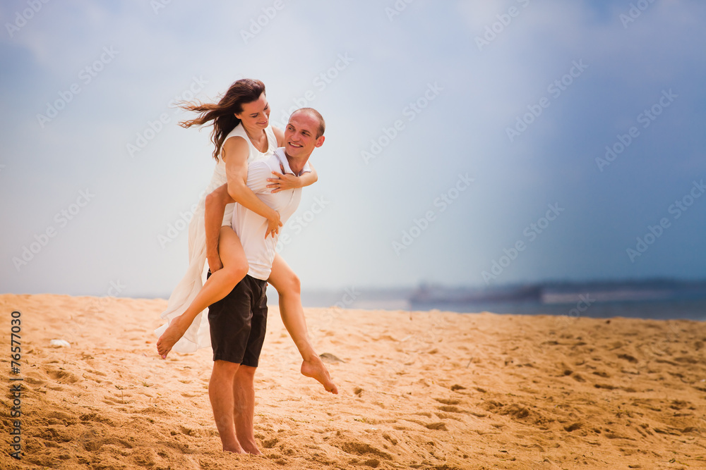 Naklejka premium happy couple just married
