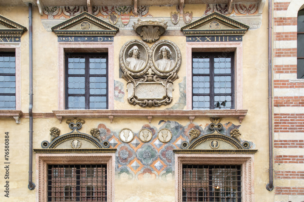 Fototapeta premium facade carved and painted