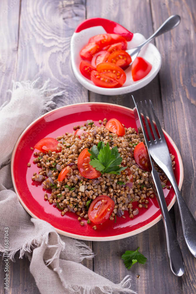 Buckwheat with tomatoes, red onion and parsley Buckwheat with tomatoes, red onion and parsley