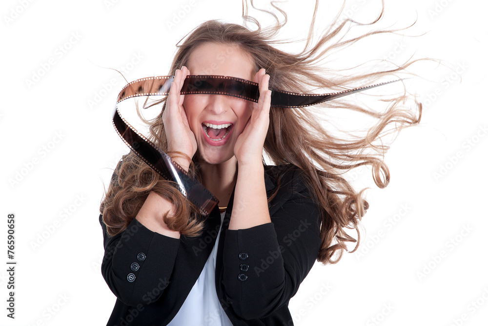 Naklejka premium Frau mit fliegenden Haaren schreit mit Film Streifen vor Augen Porträt