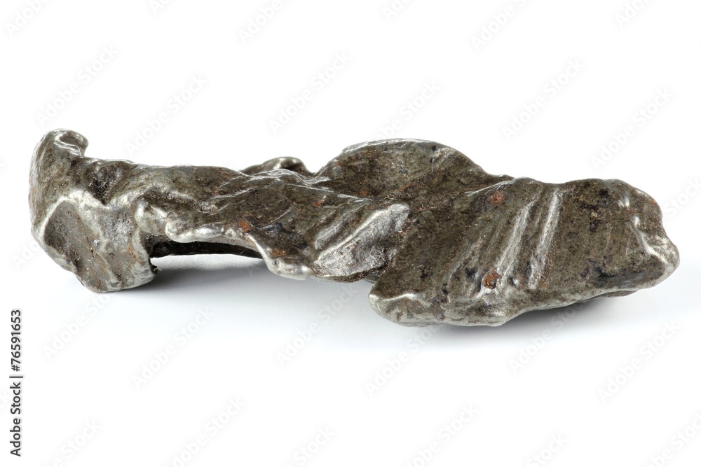 Fragment des Sikhote-Alin Meteoriten isoliert auf weißem Hintergrund Fragment des Sikhote-Alin Meteoriten isoliert auf weißem Hintergrund