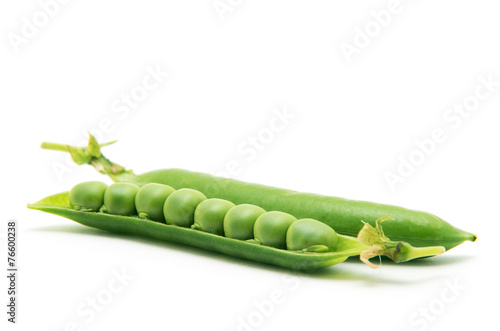 fresh green peas 