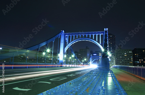 夜の清洲橋 車のヘッドライト光線