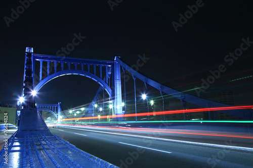 夜の清洲橋　車のテールランプ光線 © takadahirohito