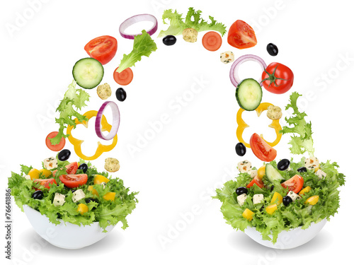 Εκτύπωση καμβά Fliegende Salat Zutaten in Schüssel mit Tomate, Gurke, Zwiebel