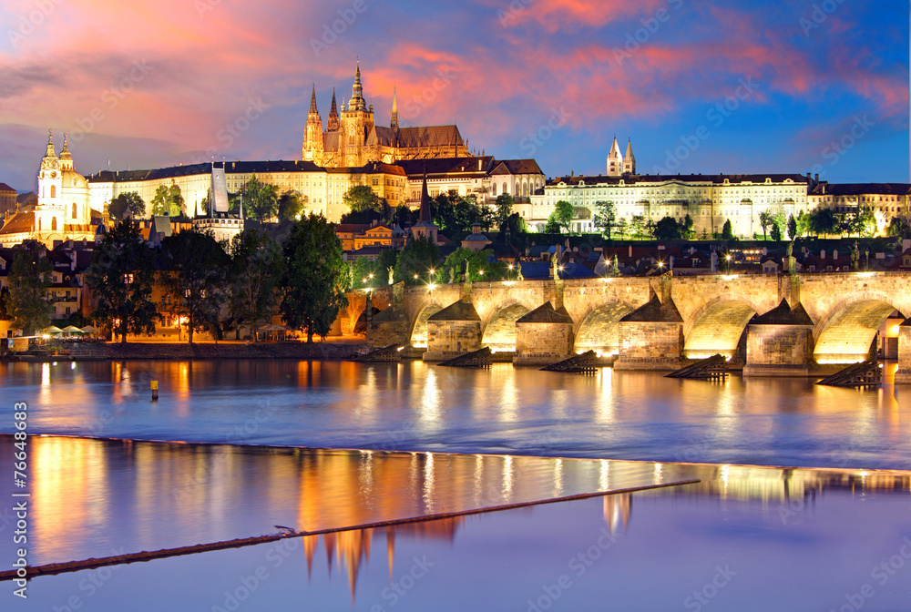 Fototapeta premium Prague castle and Charles bridge at night