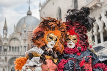 Wandcirkels Venetië Venetiaans carnavalsmasker in kostuum  © pitrs
