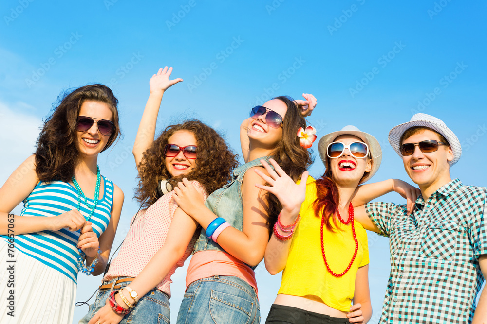 Fototapeta premium group of young people wearing sunglasses and hat