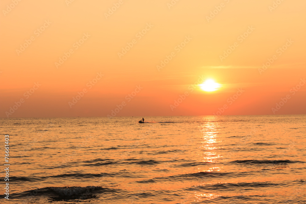 Fototapeta premium Scenic view of beautiful sunset above the sea