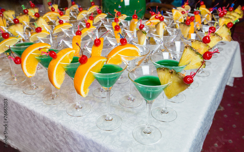 Catering - green alcohol cocktails