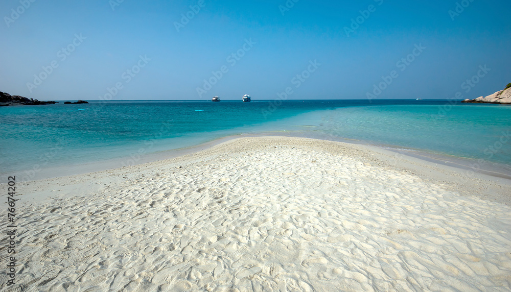Obraz premium The beach on the small paradise island Ko nangyuan in Thailand