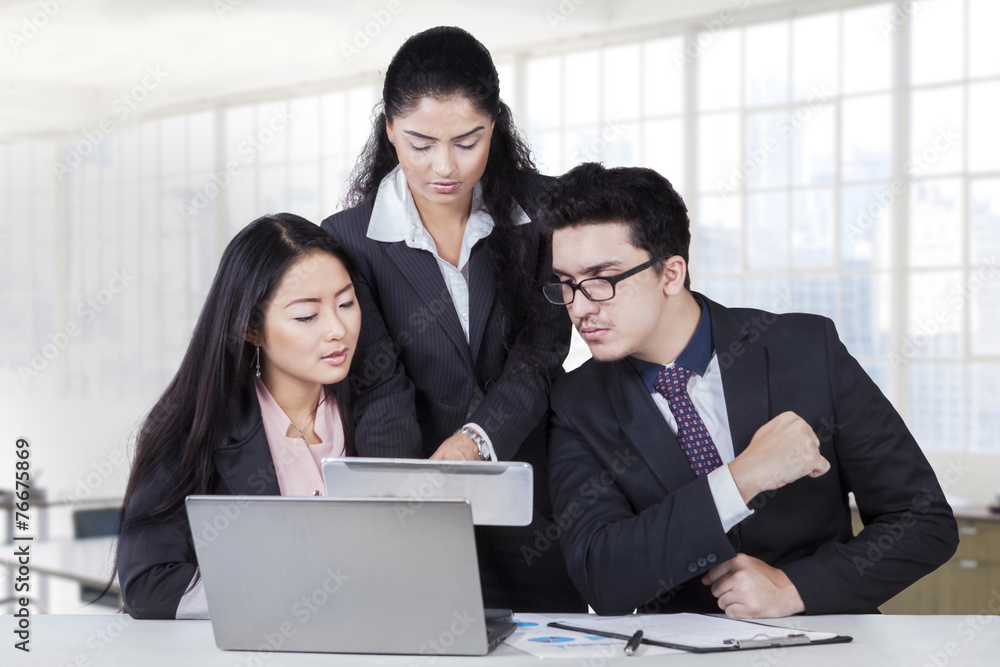 Manager showing business plan at team Manager showing business plan at team