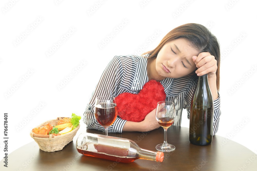 悲しむ女性