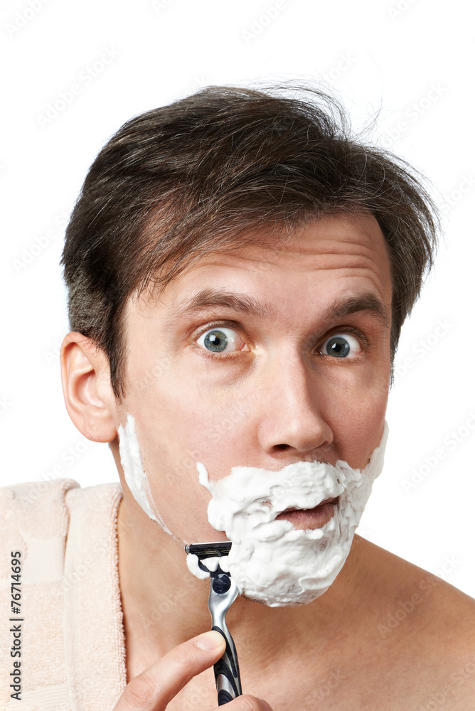 Wunschmotiv: Man shaving with razor #76714695