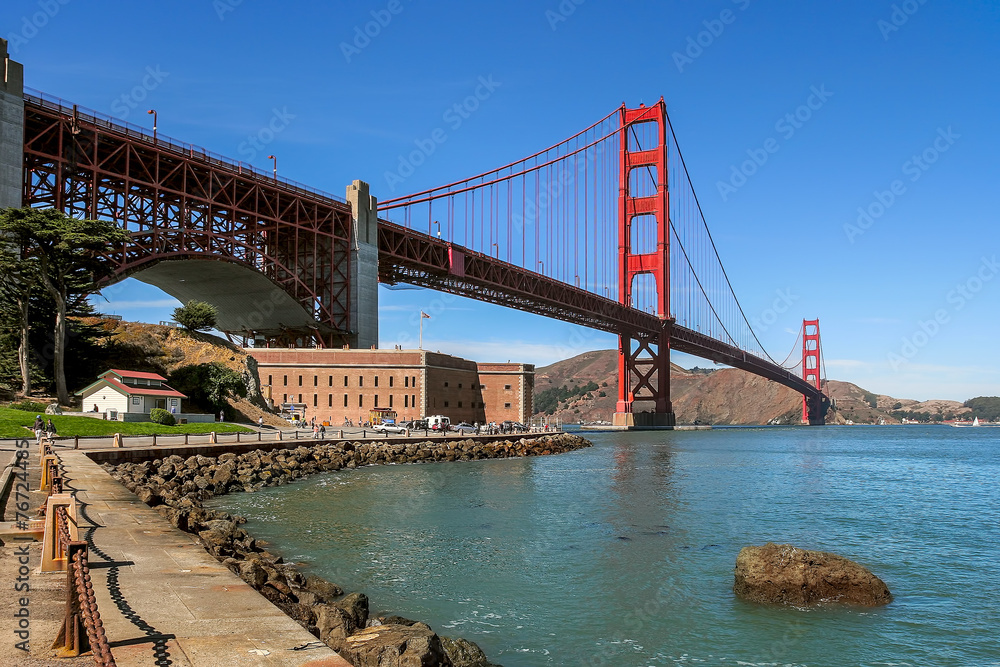 Fototapeta premium Golden Gate bridge and Fort Point.