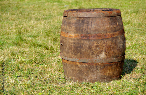Old wooden barrel © ludovikus