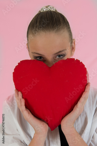 Girl with red Heart © amurca