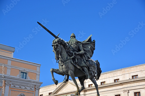 estatua de el cid campeador en burgos photo