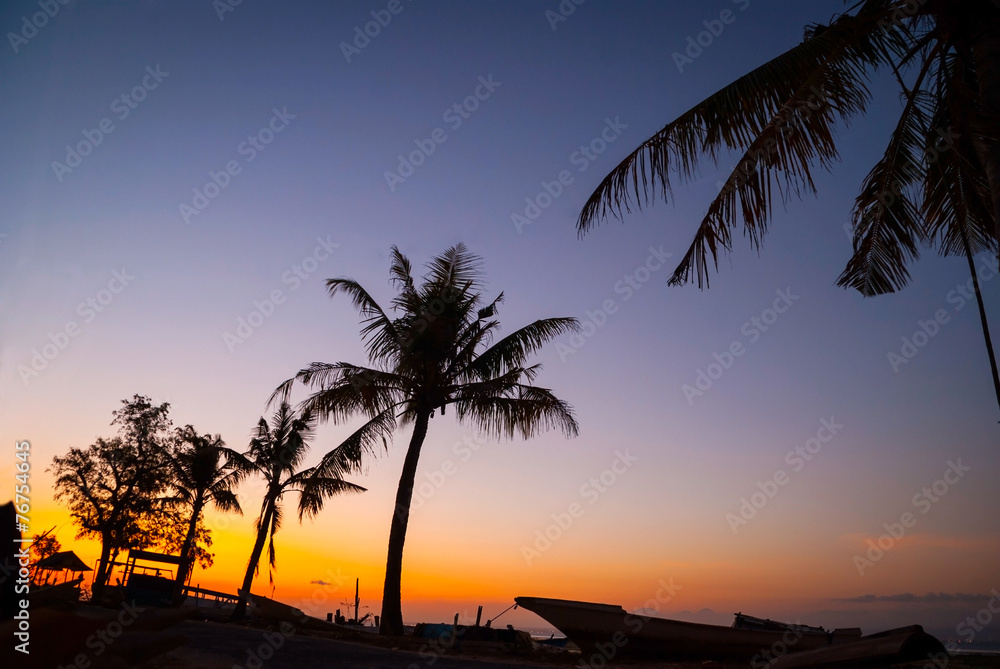 Obraz premium Colorful sunset with palm tree silhouettes, Indonesia