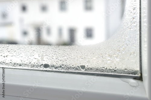 Kondenswasser am Fenster
