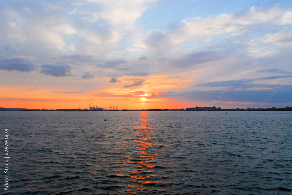 Naklejka premium New York Harbor at Sunset