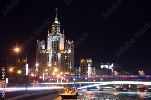 Ночная набережная в Москве