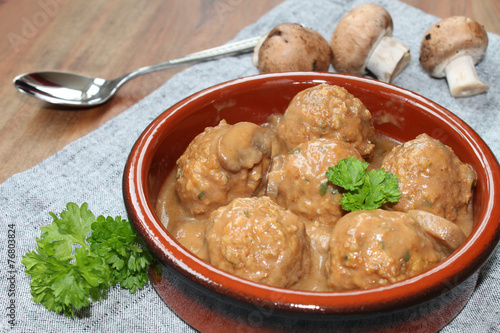 Fleischklößchen mit Pilzsauce - Jägerpfanne
