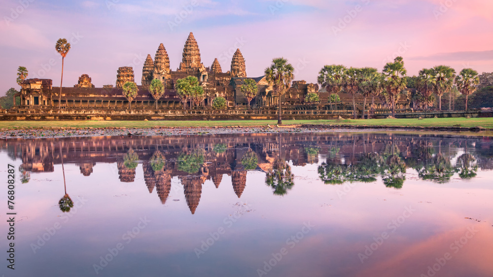 Naklejka premium Świątynia Angkor Wat o wschodzie słońca, Siem Reap, Kambodża
