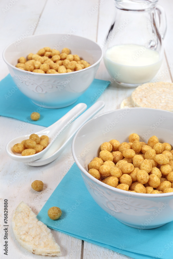 Ñorn flakes in bowl and milk on a white background Ñorn flakes in bowl and milk on a white background