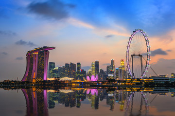 Fotobehang Singapore Stadsgezicht Singapore aan Marina Bay  © Noppasinw
