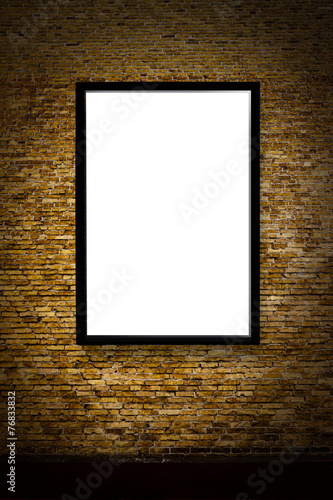 Poster auf Ziegelwand