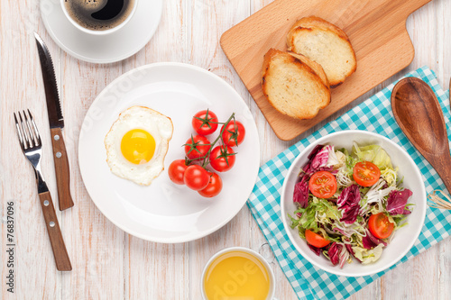 Fototapeta Naklejka Na Ścianę i Meble -  Healthy breakfast with fried egg, toasts and salad