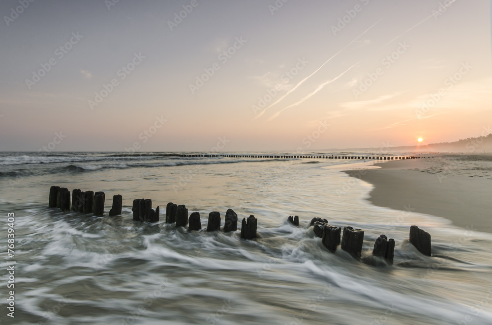 Obraz premium Sunrise on the beach