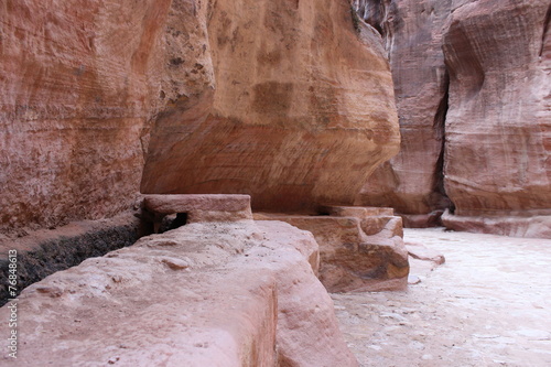 Древний водовод в скалах каньона